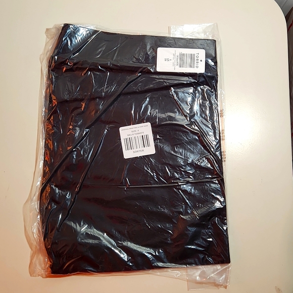 ❤️NWT VINTAGE TORRID LEGGING UNIVERSAL MONSTERS FRANKENSTEIN CROP HALLOWEEN - Picture 6 of 11